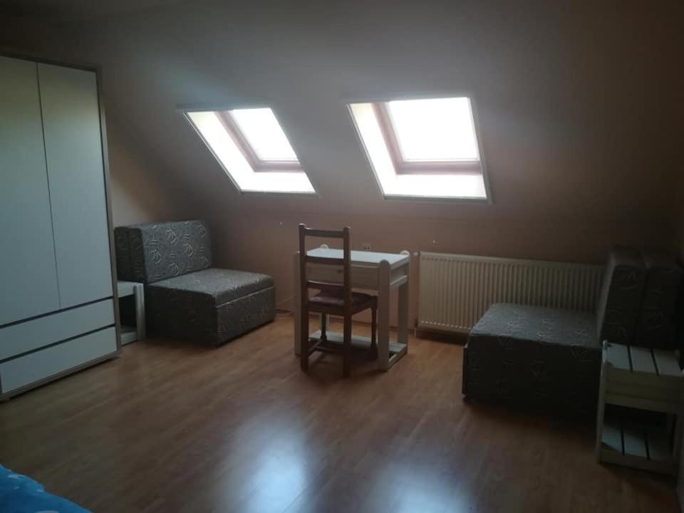 Karika Vendeghaz Apartment Hajduszoboszlo Exterior photo